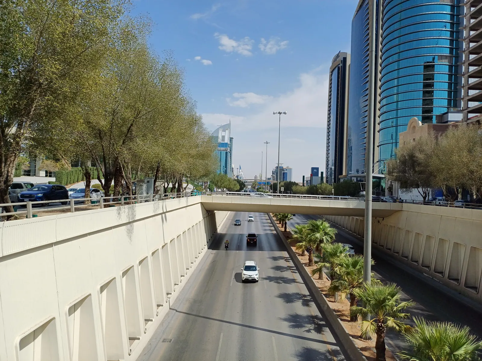 صورة توضيحية لطريق في الرياض